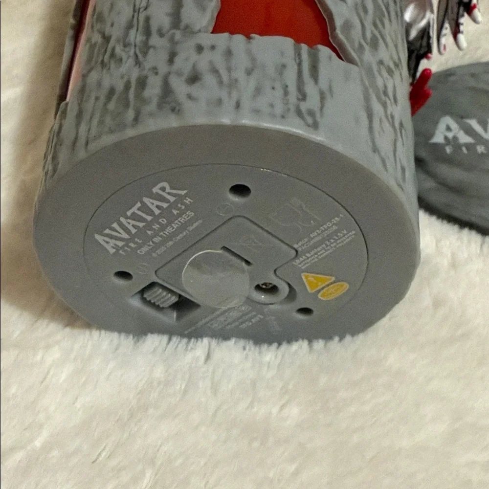 Avatar Fire and Ash LED Cup with Lid & Straw - Picture 4 of 4